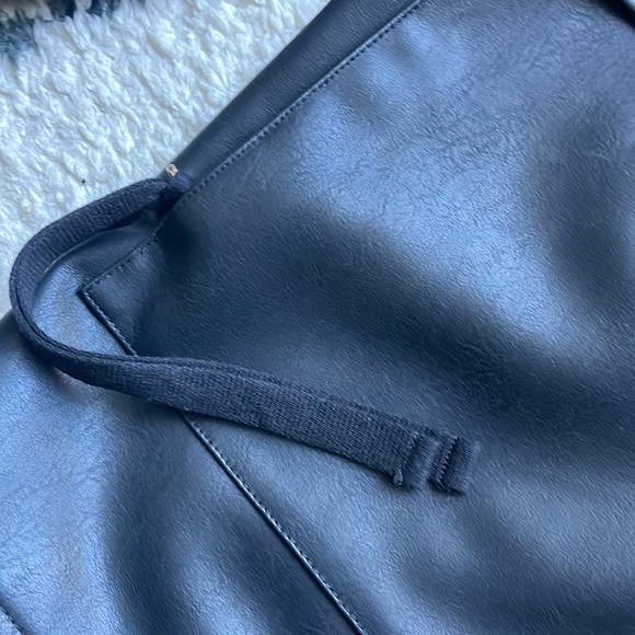 Leather Jacket 🧥 - Picture 4 of 5